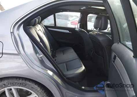 2013 Mercedes-Benz C 300 Sport 4Matic из США, поврежденный, VIN WDDGF8AB0DA883521